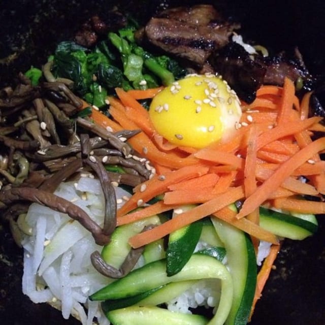 E8. Galbi Dolsot Bibimbap.