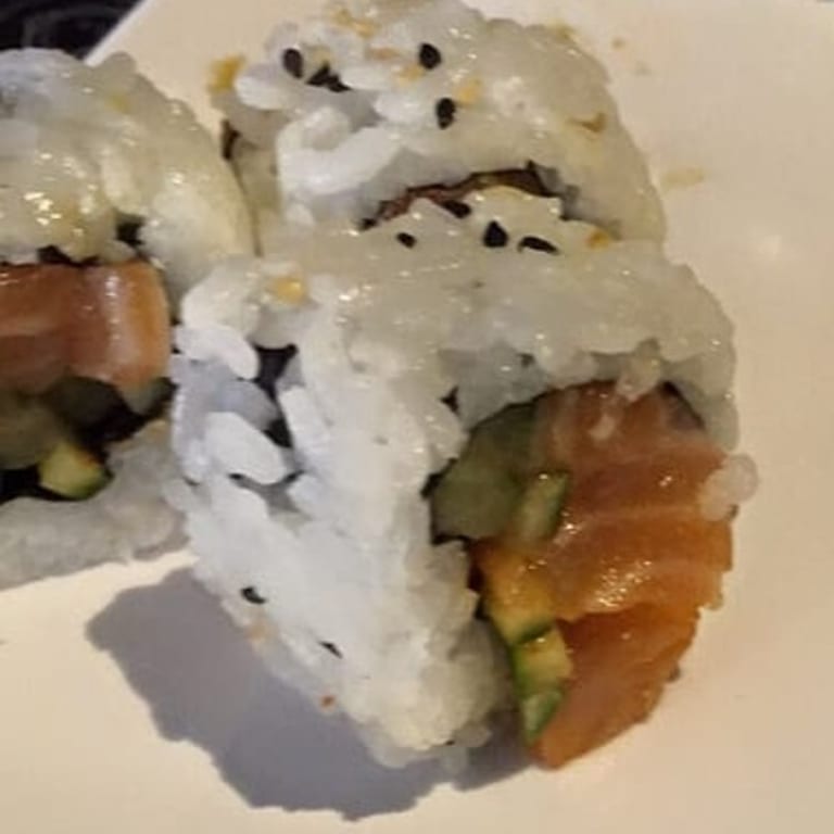 Spicy Salmon Roll: A Sushi Sensation