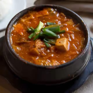 E6. Kimchi Chigae